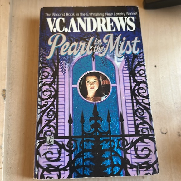 V.C. Andrews Book Set - Ruby, Pearl in the Mist, All That Glitters - Picture 5 of 10